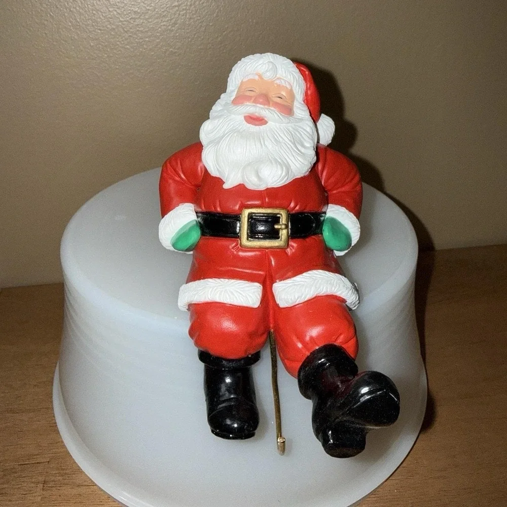 Vintage 1988 Hallmark Santa Claus Stocking Hanger QSH810-4 Christmas Mantel Deco
